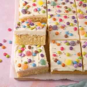 FUDGELIOUS TRAY CAKE